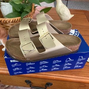 Birkenstock Arizona sandals regular fits